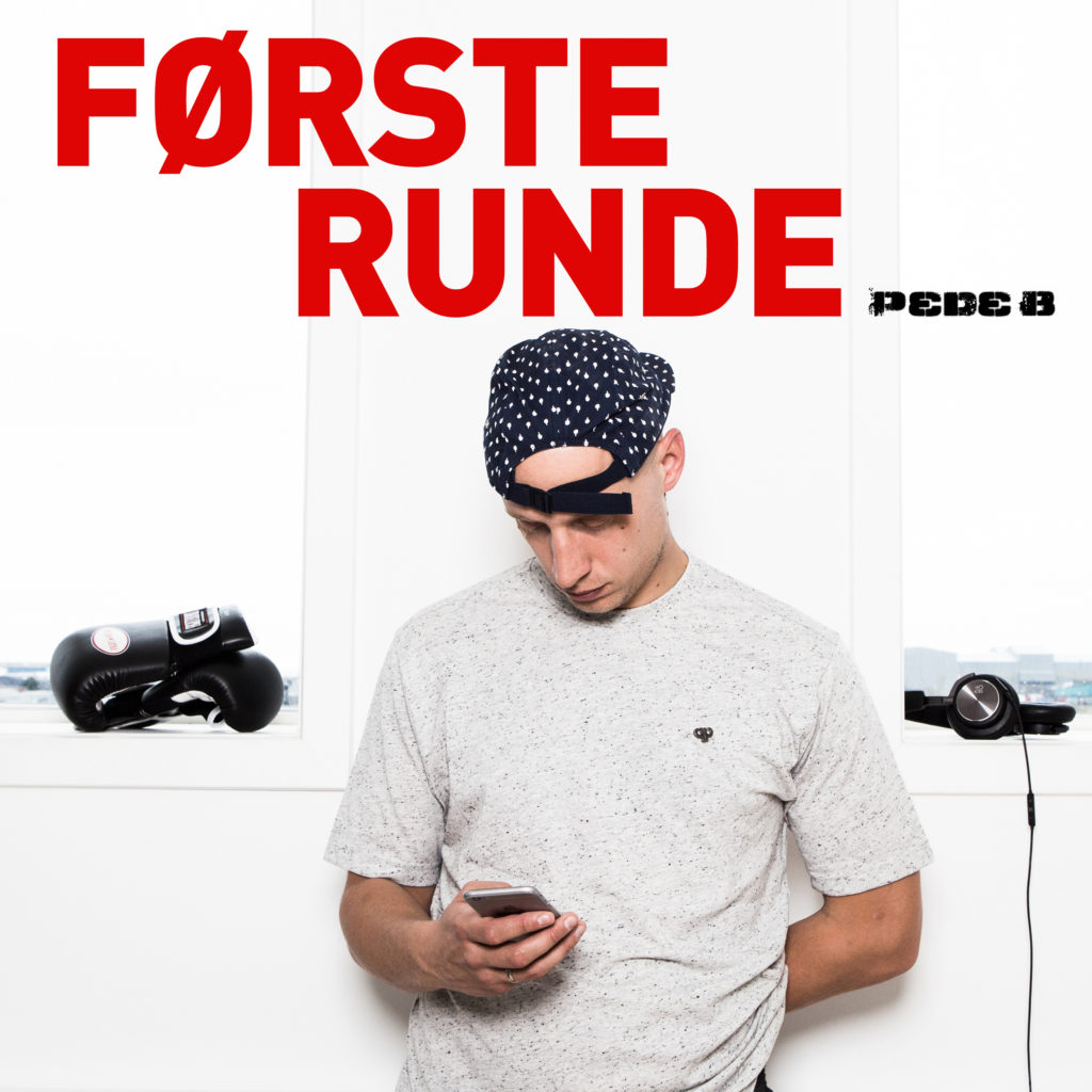 Pede_B_FørsteRunde_single_cover_FINAL_logo